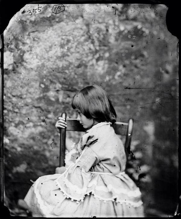 benedicte_lie's tweet photo. Didn't know that Lewis was a photographer and that #Alice'sAdventuresInWonderland was based on a real girl #engl501 http://t.co/7oQrpMr7rw
