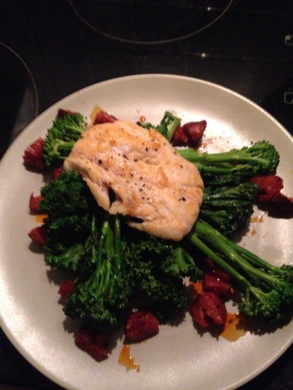 LeSecretChef's tweet photo. Simple supper... Pan fried hake with chorizo, kale and tenderstem broccoli #simple http://t.co/JWq6l5NLLb