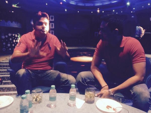 Ajay0902's tweet photo. "@daduldutta: Two going Red ???? http://t.co/OxCYPrtzpX" chk again.. put some bright light n see its saffron ;)