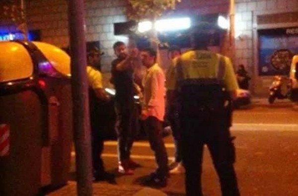 LaVanguardia's tweet photo. EXCLUSIVA: Gerard Piqué denunciado por una falta de respeto a la Guardia Urbana http://t.co/FEiYrSSfg3 http://t.co/z97biJVAj7