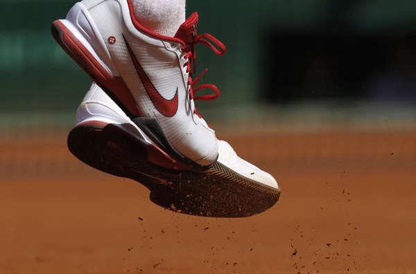 federerbestfan's tweet photo. @rogerfederer #ShoeRF #DirtySocks #Rogerer #Sliderer :D http://t.co/6T23kX3sA3