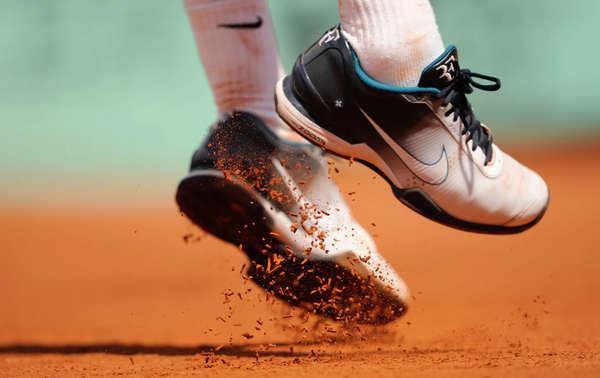 federerbestfan's tweet photo. @rogerfederer #ShoeRF #DirtySocks #Rogerer #Sliderer :D http://t.co/6T23kX3sA3