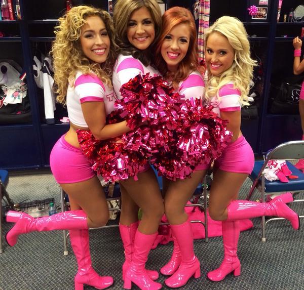 SportBuzzBizz's tweet image. L'actu des #cheerleaders via notre Social Wall dédié : sportbuzzbusiness.fr/cheerleaders-p… #fanexperience #pompomgirls #digisport