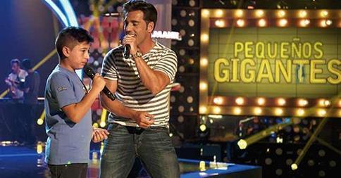 PequeGigantesES's tweet photo. Emociones a flor de piel, esta noche sonrisas y lágrimas, pero os prometemos una gran noche> http://t.co/MO1EdirUcB http://t.co/uWajkYaNrt