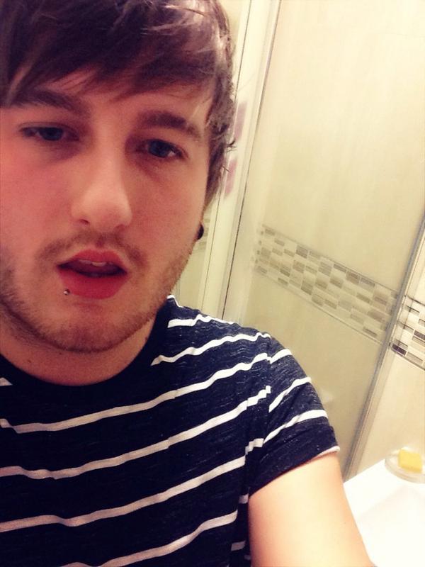 kityeh's tweet photo. #FailedSelfie http://t.co/zDu4N9S1ik
