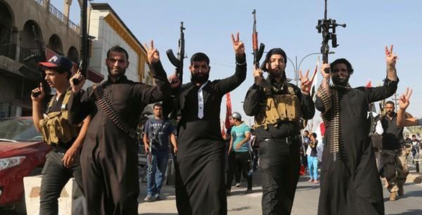 IŞİD KURUMSAL FAALİYETLERE BAŞLADI!
Militanlar Motive Olsun Diye Futbol Şampiyonası Düzenliyor
egundem.org/isid-futbol-sa…