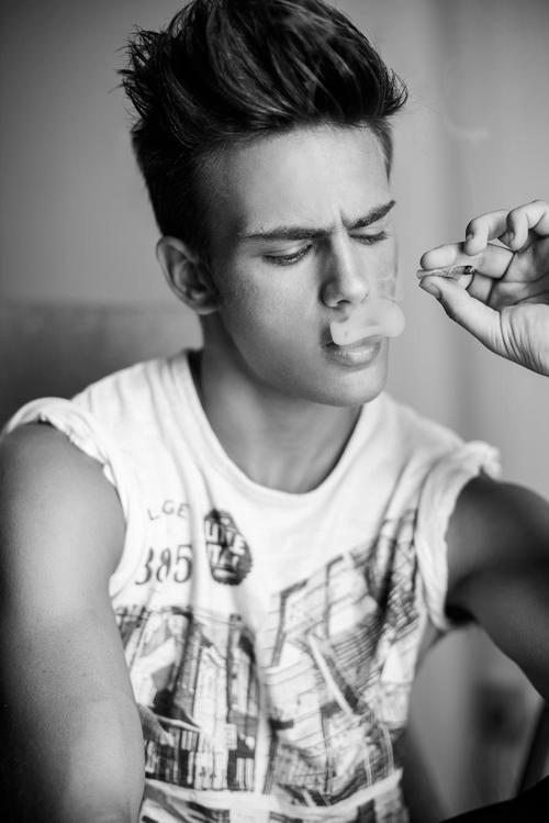 ZaynRPGWH's tweet photo. @RPGLSD lui, je connais pas son nom mais j'ai pas mal de photos. http://t.co/DofVWs3vx3