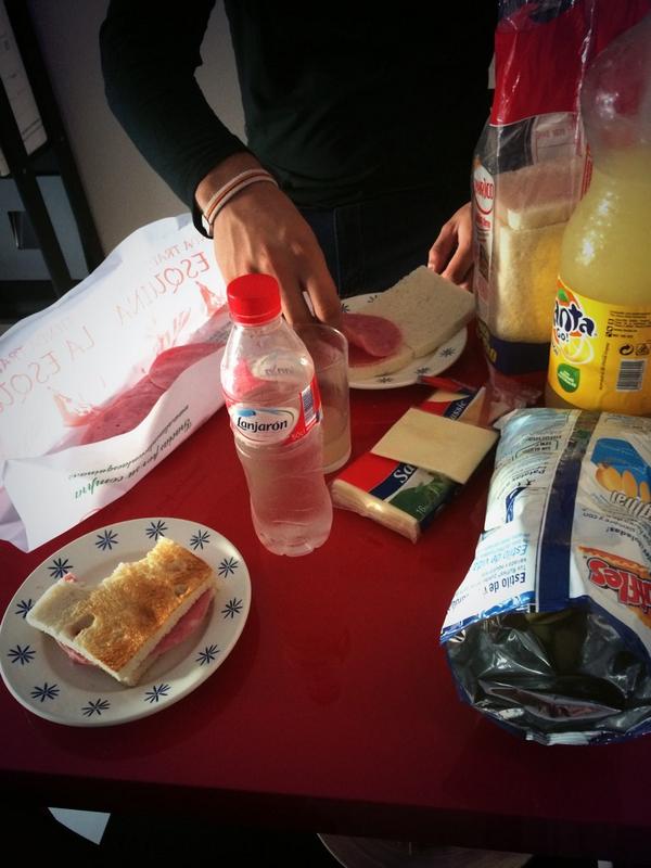 ade_lely's tweet photo. Gordeo al máximo @rafa18L #tardesperfectas http://t.co/DtBA4ltAki