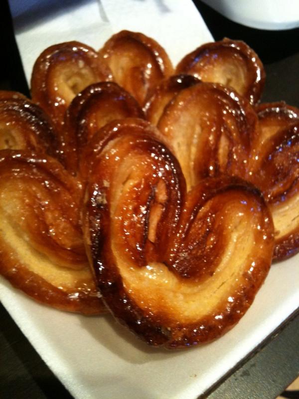 Nonninopasteler's tweet photo. Feliz mitad de semana, siempre en compañía de tu pastelería favorita!! http://t.co/T4DZr6iohj