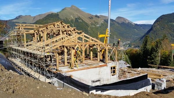OakFramed's tweet photo. Been working hard in the Alps. Got nearly 60 tonnes of oak up in the last week. #knackered http://t.co/vVB0KYWn6W