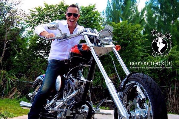 MiamiDespierta's tweet photo. @GHumanitariaUSA ONG subasta motocicleta para recaudar fondos campaña #Protect en contra del abuso sexual de niños http://t.co/9GGVQochYE