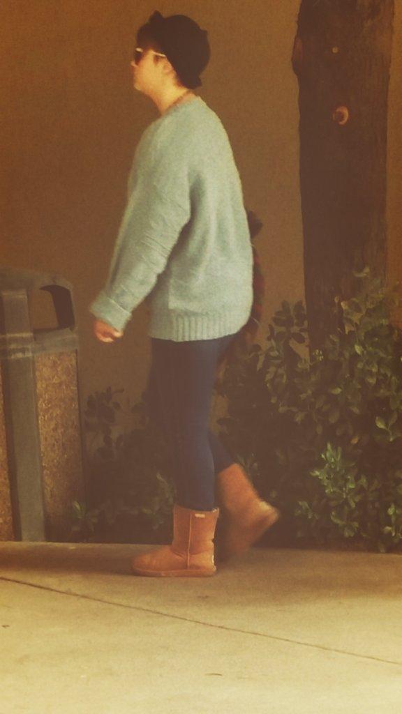 moni_key224's tweet image. This girl brought the boots out #no #why #notevenTHATcold