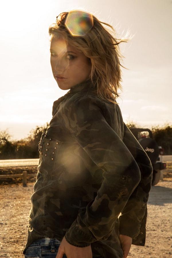Jaylimusic's tweet photo. #IamJamieLisa Shot by the incredible @TOMFRAUD311 #tomfraudshotme #factory311 #portugal #chasingthesun #rockstar #DJ http://t.co/mzOoMQR4CB