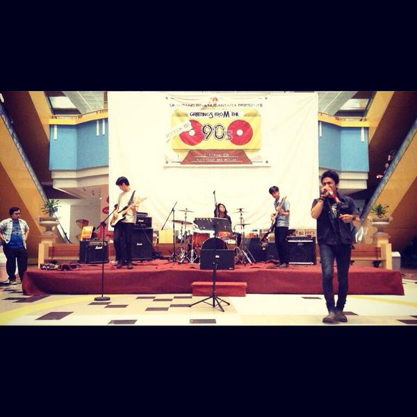 titik0official's tweet photo. TITIK NOL http://t.co/QLL5xEpKJP concert UKM BAND BINUS! http://t.co/S3dq4FDMmY