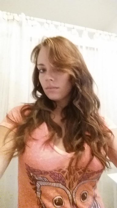Hair is curly for brazzers today now about this face :p http://t.co/TkiSQ9SZeT