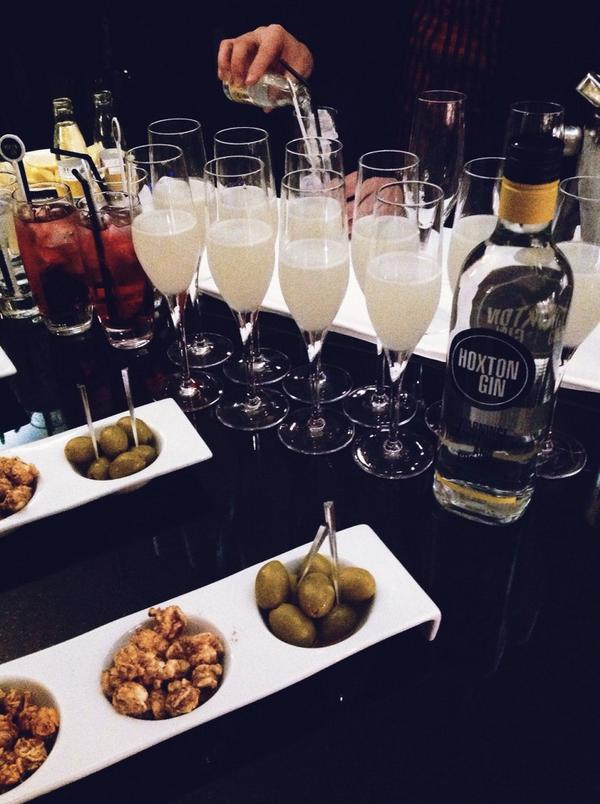 iamtheIDAgirl's tweet photo. .@Hoxton_Gin cocktail @GHA_JumeirahLiv to celebrate @donnaida's #IDASS15 California Dreams collection! http://t.co/pSy7Unv9bf