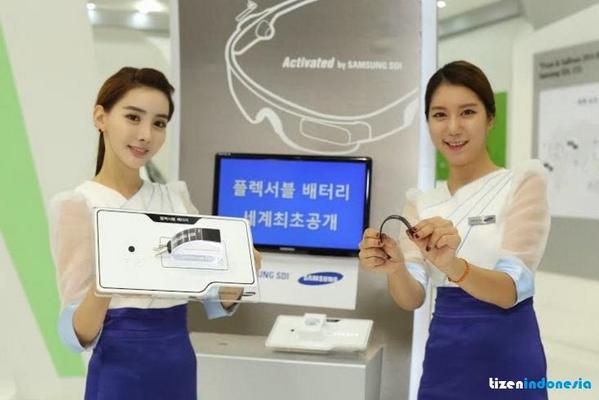TheBoxed_CA's tweet photo. Samsung develops flexible, bendable, rollable battery; via tizen indonesia (transl.) http://t.co/BWUeYUevgh http://t.co/HcESipN1Mj