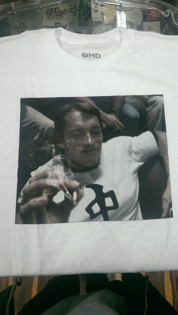 fuckthomy's tweet photo. Come by the shop and smoke a doob with Arnold Schwarzenegger @PrairieSupplyCo  #floatybackdoor #prairielivin http://t.co/Jv6LgjRts0