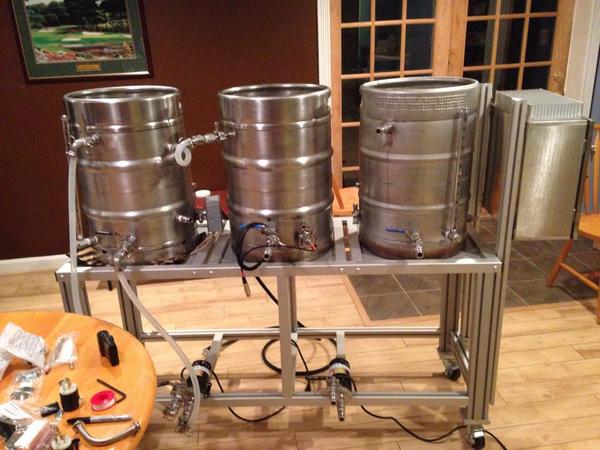8020_LLC's tweet photo. One of our #DIY designers shared this awesome #mobile home-brewing stand! http://t.co/GNjw7LpoyJ
