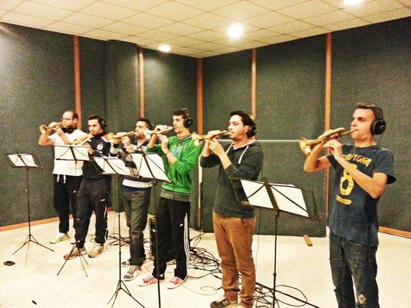 OrionSymphony's tweet photo. Fotos de la 1° Voz de @VeraCruzLosPala grabando su disco ayer en @orionsymphony #MusicaCofrade #orionsymphony 2 http://t.co/u6hwwKxAU1