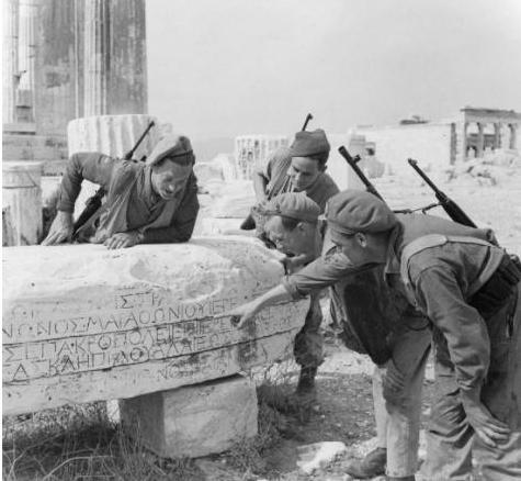 Weapons That Aren't Yours.
3 SBS troopers with US M1 Carbines #OpManna Acropolis #Athens 13-14th October 1944