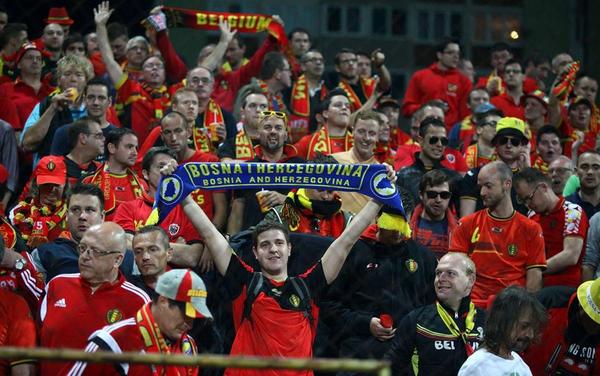 NedadMemic's tweet photo. #Belgium's & #Bosnia's fans made friends at the #BiHvsBEL match in #Zenica. The Balkan football needs more of this! http://t.co/GUk9QOQu0q