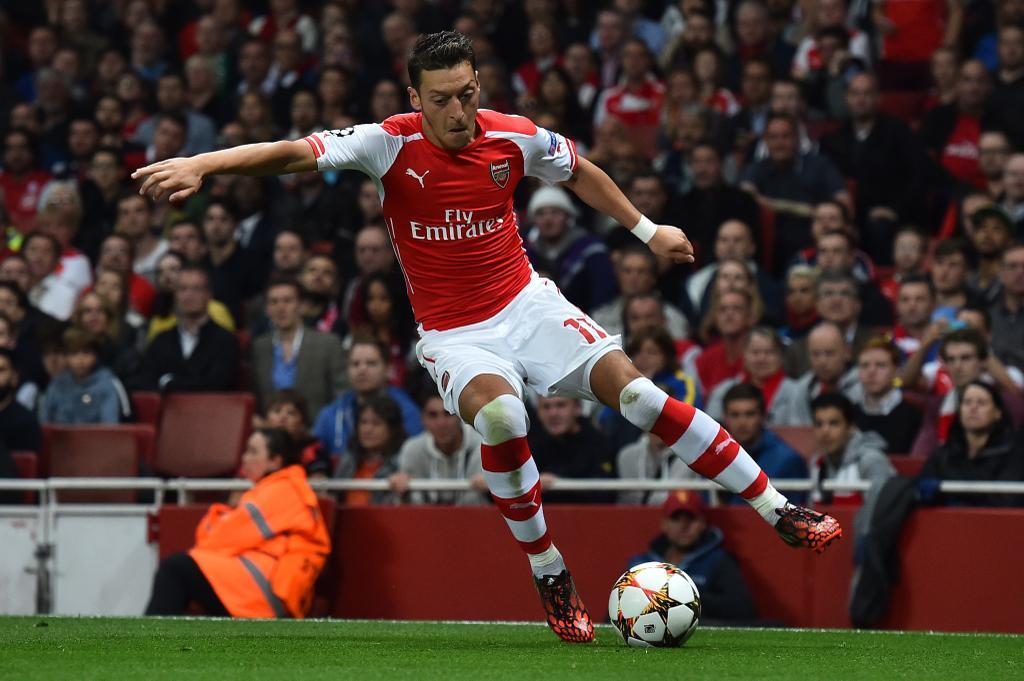 Happy 26th birthday to my lovely one (mesut ozil) long life and prosperity and I hope you come back soon 