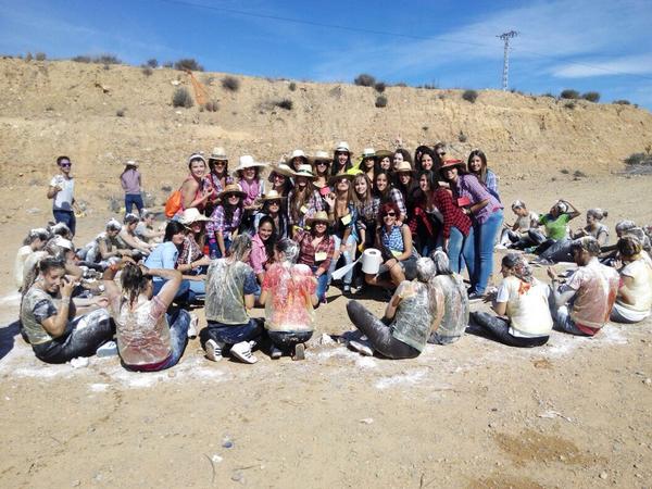 AuroraSubi's tweet photo. "@sitopalacios: Novatadas !!! 🐥
 Mil gracias pollitos😁 http://t.co/qH0ovpnqI3"