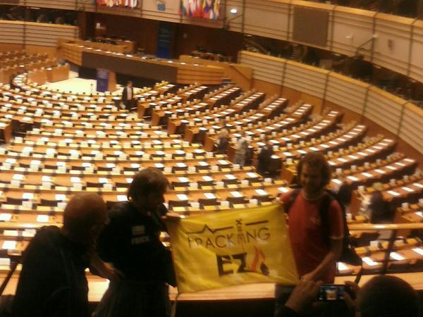 aturemfracking's tweet photo. Al Parlament eropeu diem #NOalFracking. Fracking EZ! @FrackingEzAraba @FrackingEzNa @CadizFracking @FrackingEzBiz http://t.co/qg176V4QL8