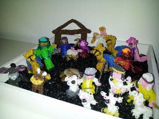 Loomania_NL's tweet photo. Jaaaaa, ik ben zo trots op mijn#loombands #kerststal! http://t.co/ly8Wme3jsS