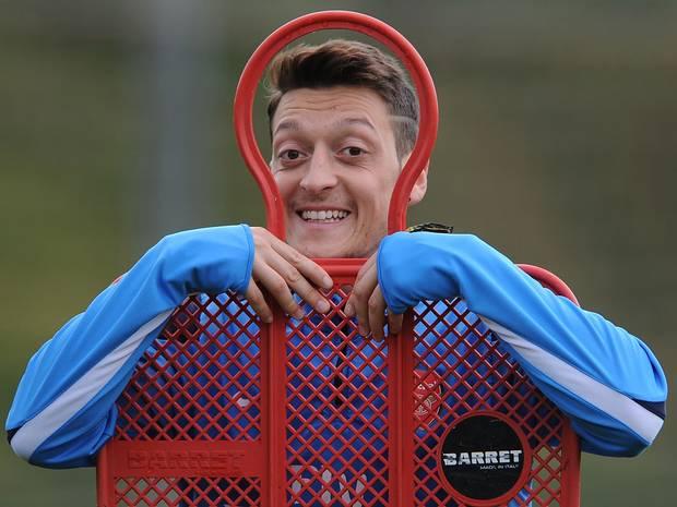 Hands up if you Mesut Ozil Happy Birthday We Gooners love you Hopefully youre a ;) 