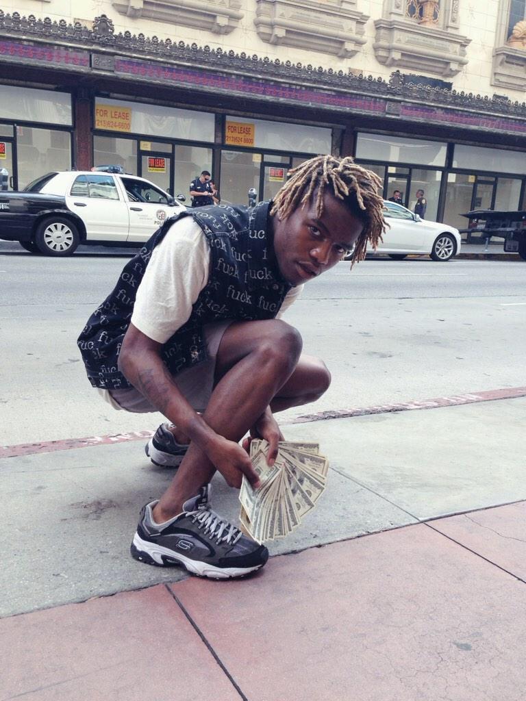 X 上的IG: about Ian Connor wearing Skechers? http://t.co/xmKdWazRtV」 /