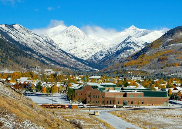 _TravelCB's tweet photo. How could this not be your favorite ski town? π #VoteCB Photo: @joshfutterman http://t.co/ZqwObr0sXE http://t.co/O8tOy2u2S5