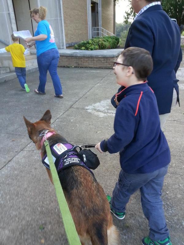CupofNooDy's tweet photo. Class filed trip today!  SD Mo doing her thing! #Working Like a #Champ @GSDLore http://t.co/OfV81I9vDv