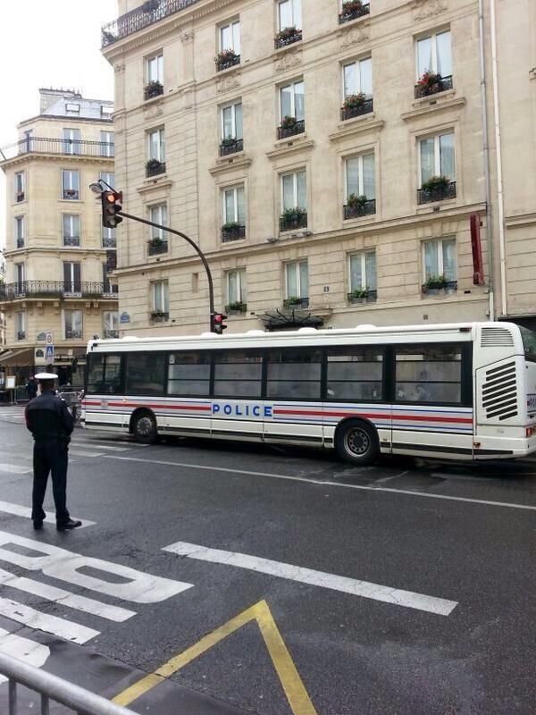 mahtfrid's tweet photo. #Macron s'aligne sur la politique de #Cazeneuve , les Français prendront le bus...

#GAVBus http://t.co/gLyHzfbDEO