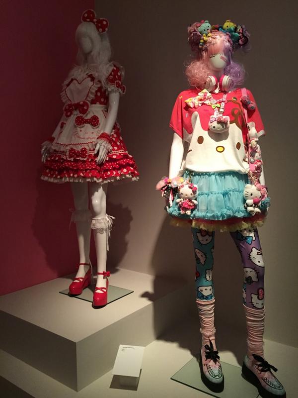 ハローキティドレス！二枚目のキティちゃんのぬいぐるみで覆われた
