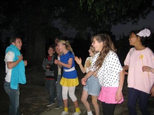 steinfram's tweet image. Hailee Steinfeld's outfits as Talia in #shesafox