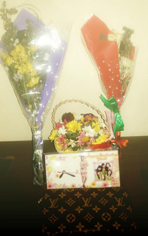 yantyAwang's tweet photo. Thanks for the gifts http://t.co/Zrl6k4lRIx