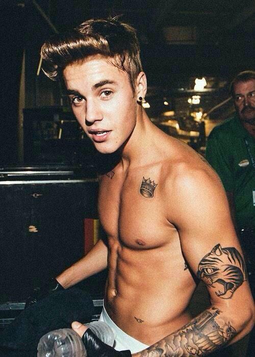 eiluar's tweet photo. @kidrauhlcretina  #EMABiggestFansJustinBieber http://t.co/9L8GiUlU4o