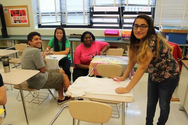AllietheAlly's tweet photo. Blake High School Allies 4 Equality makes t-shirts to celebrate @GLSEN Ally Week! #AllyWeek #BetterAllies http://t.co/u6UCCI9xPW