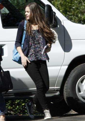 steinfram's tweet image. Hailee Steinfeld's outfits as Sabitha in Hateship, Loveship