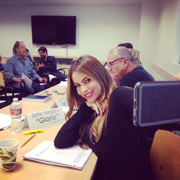 Sofia Vergara on X: “@jessetyler: Behind the scenes of @SofiaVergara  taking a selfie.  read!! / X