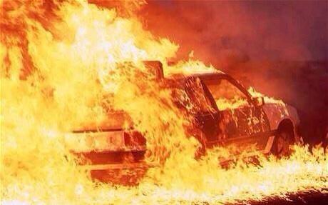 FlexFitFab's tweet photo. When the squad passes me the aux cord http://t.co/sjtpHBJgek