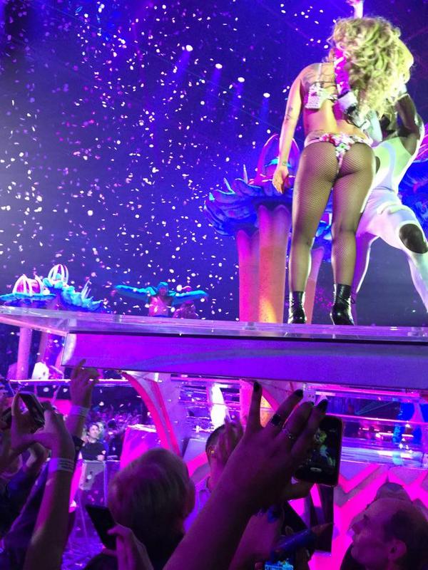 GagaUpdatesUK's tweet photo. BAM #artRAVEBirmingham http://t.co/KxeSaWVmNu