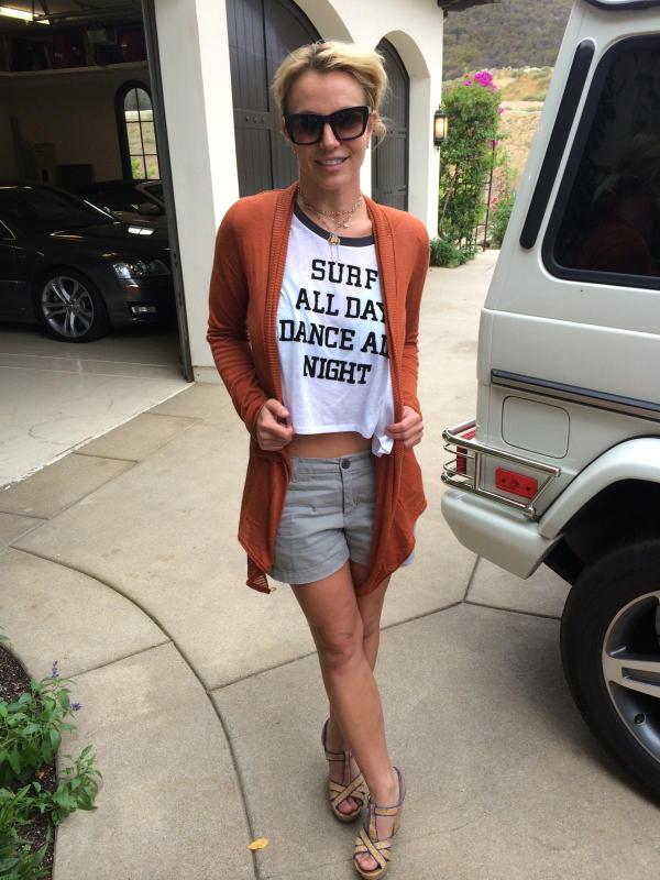 britneyspears's tweet photo. Surf all day, dance all night. See you tonight Vegas! http://t.co/Pu0bVJHUFt