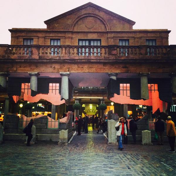 carmelatte1's tweet photo. Anyone seen this in London? The effect is just like WOW #coventgarden#floatingbuilding #london #city #attractions http://t.co/YnzAFvJLne