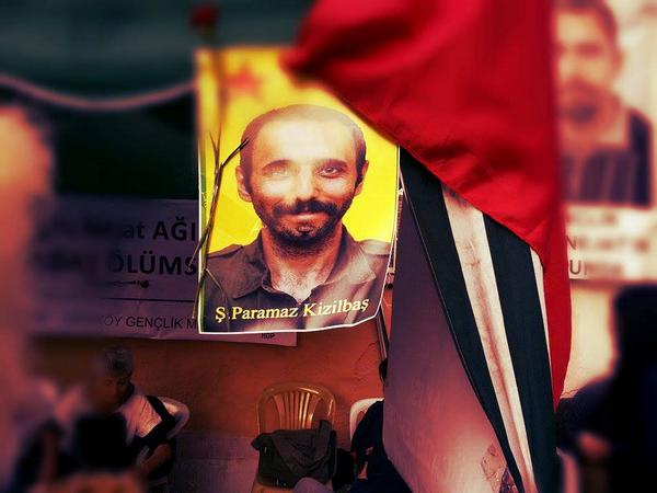 RojanKurdistani's tweet photo. #PleaseHelpToKobane #Kobane

#SuphiNejatAğırnaslı #Paramaz http://t.co/VpgaGScyHb