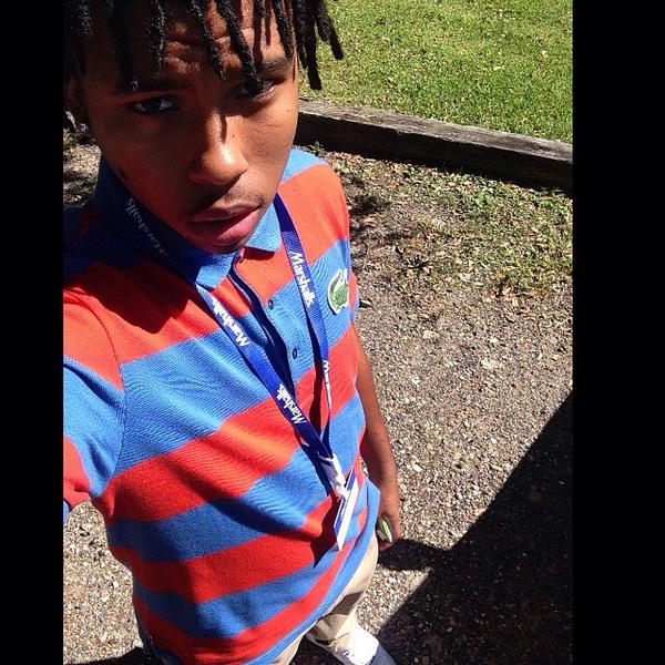 lah_nickk's tweet image. Money is the motive 👕💰💰 #earlier #omw #2work #Lacoste