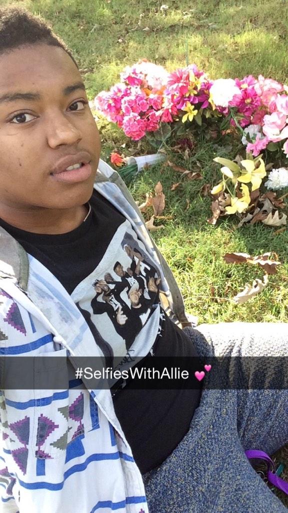 aintyoufrenchie's tweet photo. Cheeks ya friends mane. One day yall laughing & the next day they're gone. love you to the moon & stars! #AllieIs http://t.co/XWg5vdlsPH