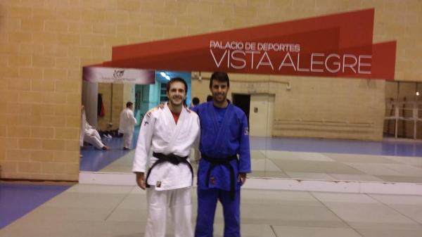 Eu_Gavilan's tweet photo. Gran entrenamiento de judo con el gran @eljodidodeblas ! gracias Javi San por mostrarme un deporte nuevo para mí 😊 http://t.co/1glLKDU2Pe